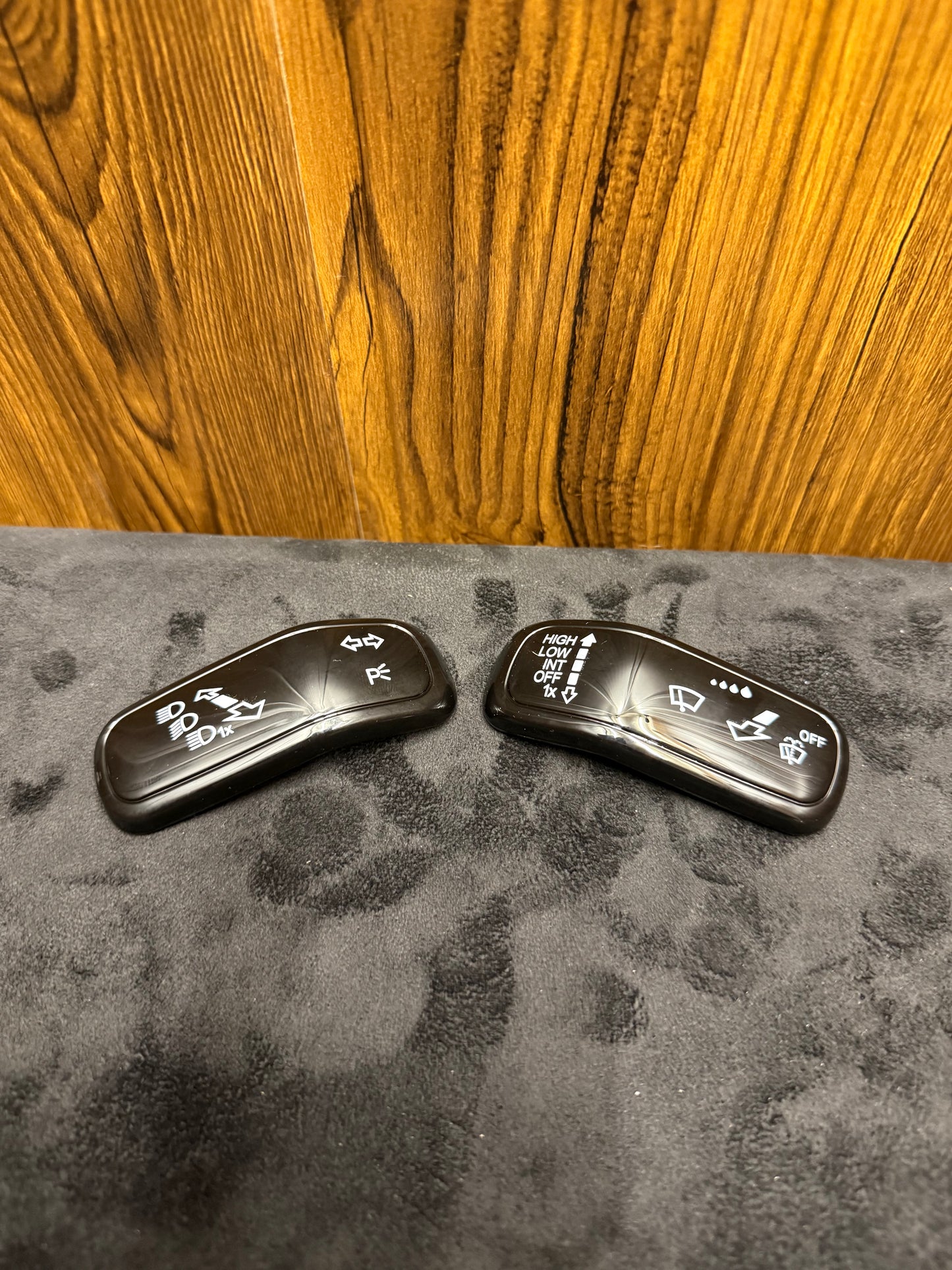 Volkswagen Virtus Lever Cover (Gloss Black/Silver & CF Dipped)