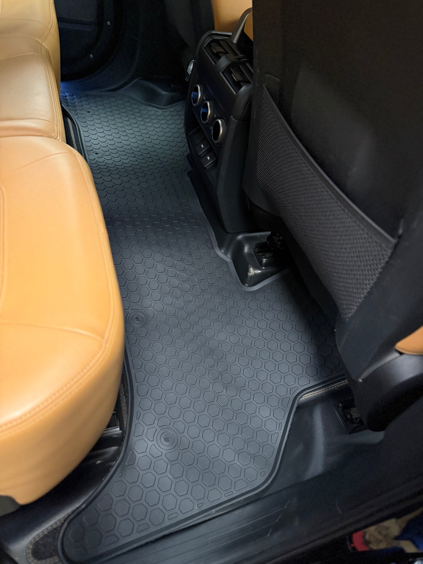 DEFENDER Aftermarket Imported Floor Mats (2 Rows)