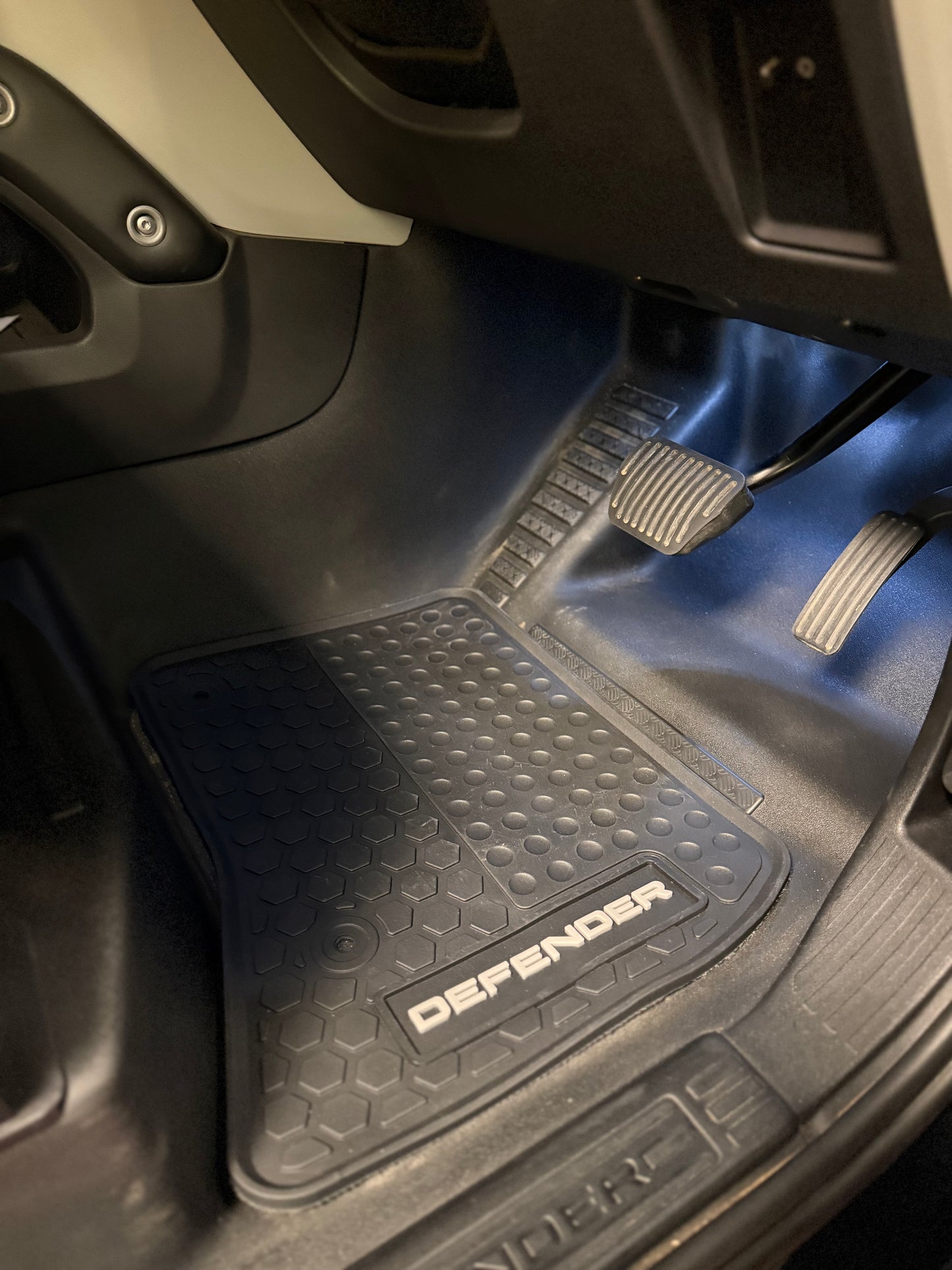 DEFENDER Aftermarket Imported Floor Mats (2 Rows)