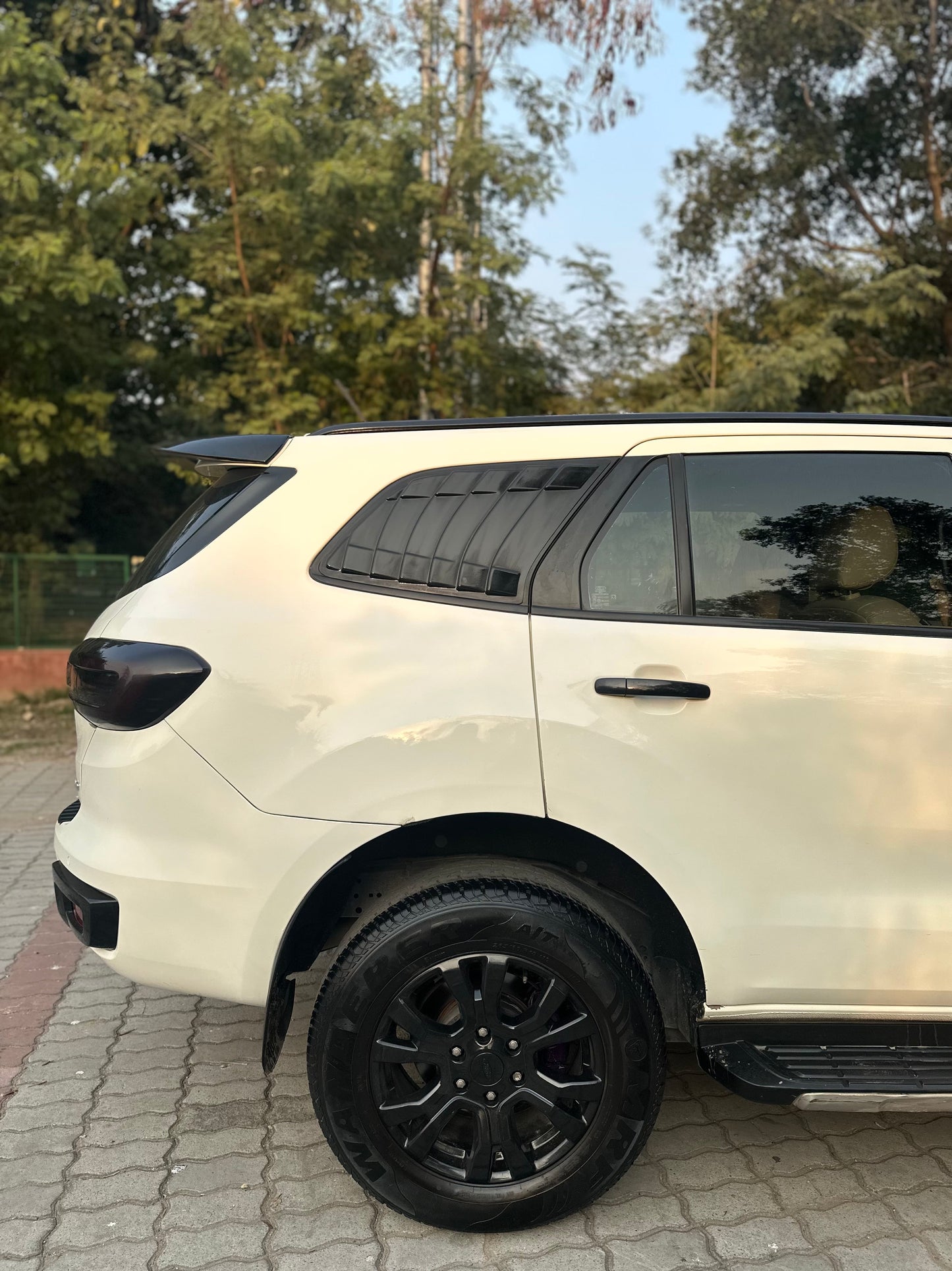 ENDEAVOUR Side Window Louver